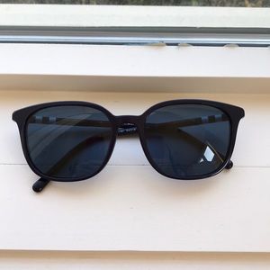 Burberry navy blue sunglasses